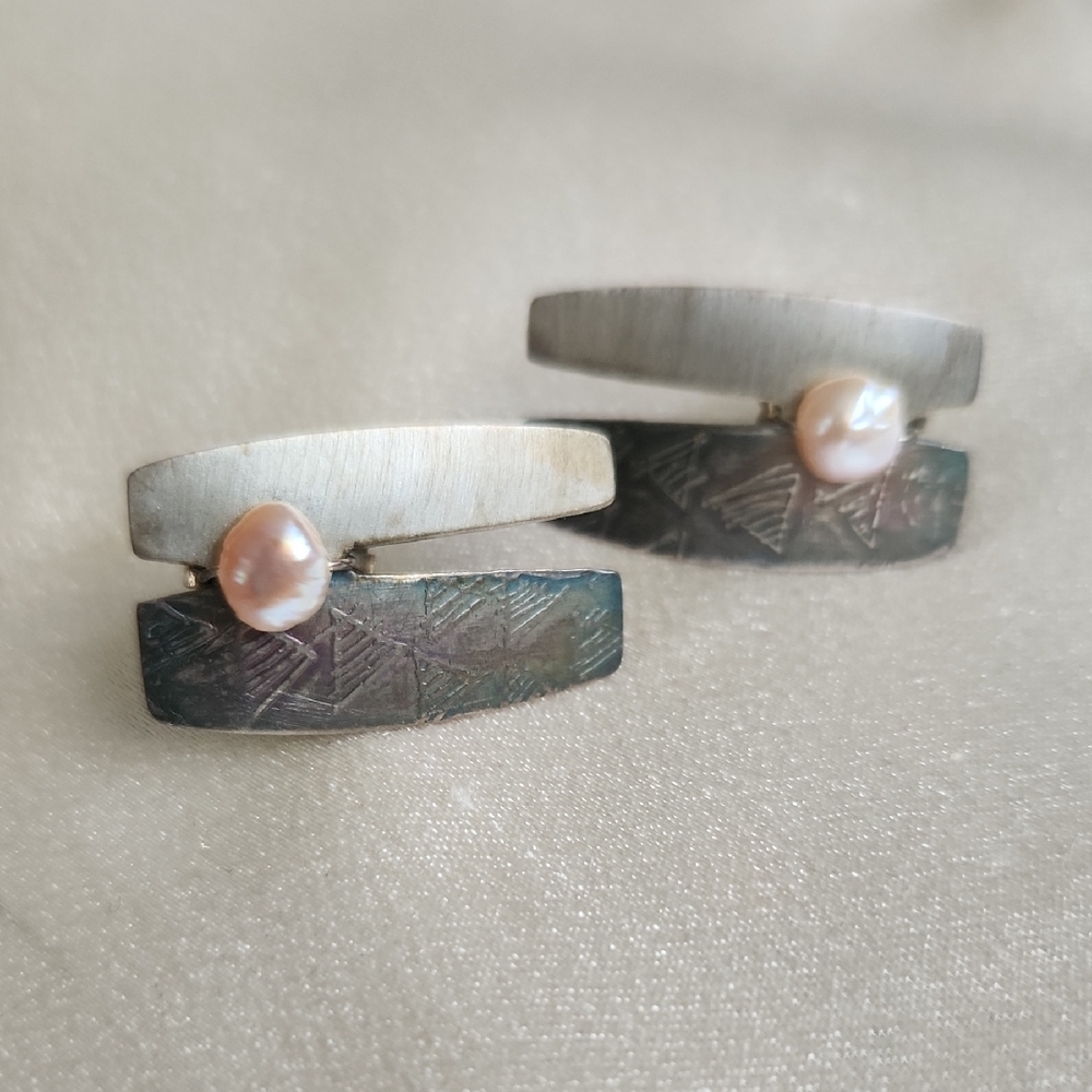 Elegant Silver and Pink Pearl Earrings (A20)